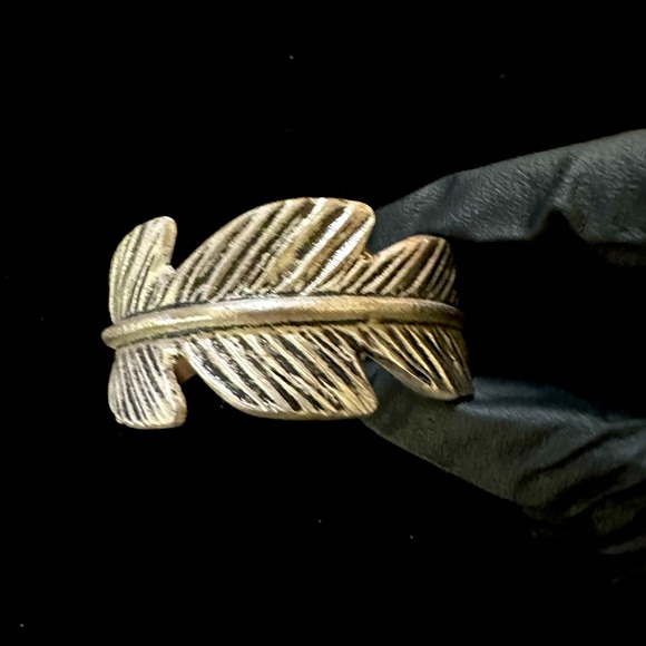 Rustic Cuff Silver Toned Veined Leaf Bracelet Cuff - Picture 4 of 5